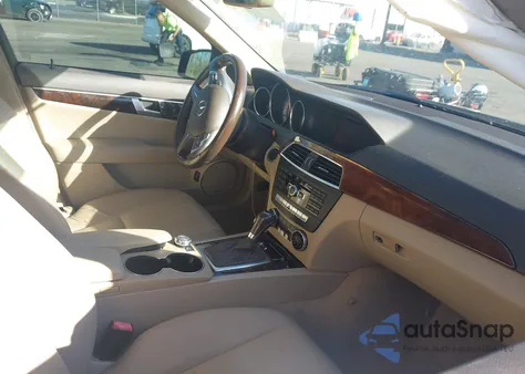 2013 Mercedes-Benz C 300 Luxury 4Matic from USA, damaged, VIN WDDGF8ABXDG029049